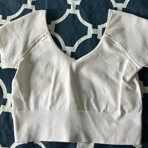 Cropped workout shirt - Picture 1 of 2